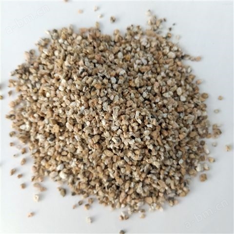 麦饭石颗粒在水中有矿化和净化功能